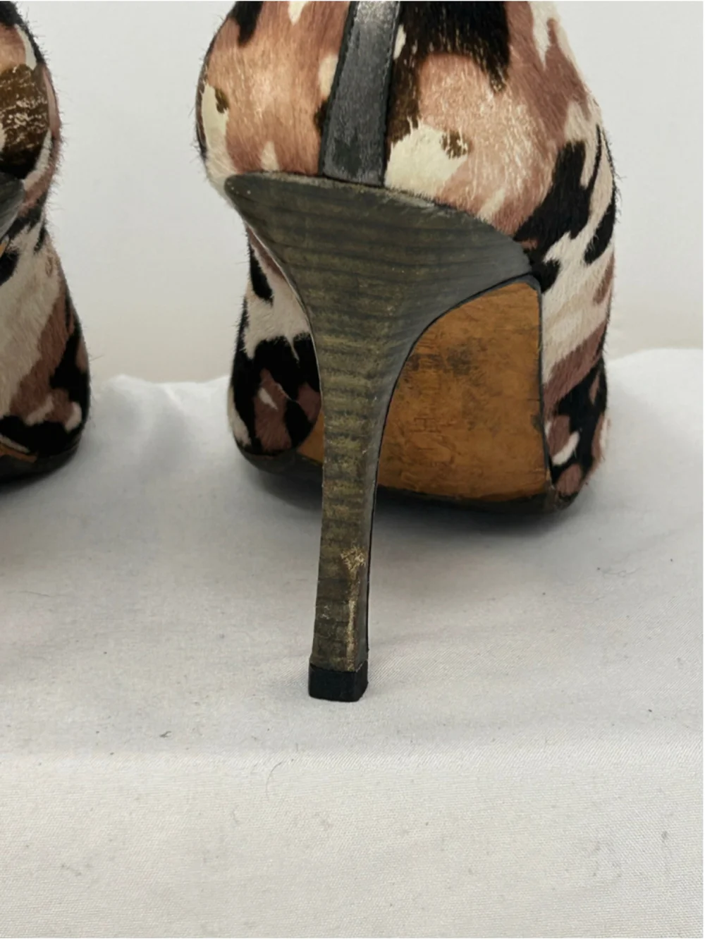 Manolo Blahnik Camouflage Pony Hair Peep Toe Pumps Heels EU 38 - Picture 5 of 10